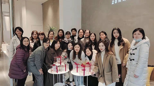 巧手做烘焙，甜蜜好时光——地产集团工会举行妇女节主题烘焙运动