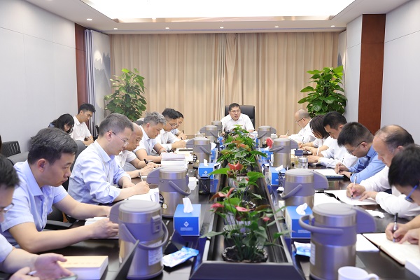 安徽AG真人地产集团党委举行学习贯彻习近平新时代中国特色社会主义头脑主题教育念书班